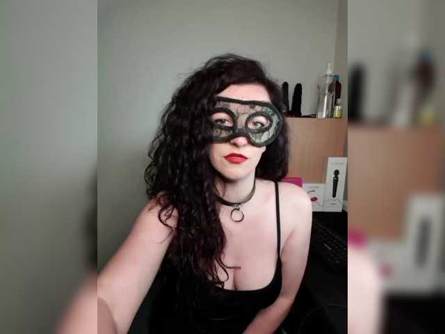 le modèle Nin-asexe est en webcam porno dans un show sur le site bongacams, il possède les tags suivants: White/Caucasian,Brunette,Shaved