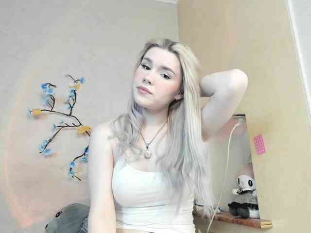 Yoursissydoll Live Webcam on BongaCams