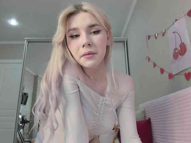 Yoursissydoll Live Webcam on BongaCams