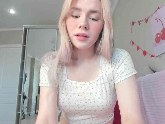 Yoursissydoll Live Webcam on BongaCams