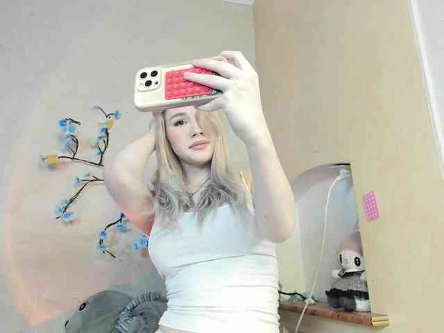 Yoursissydoll Live Webcam on BongaCams