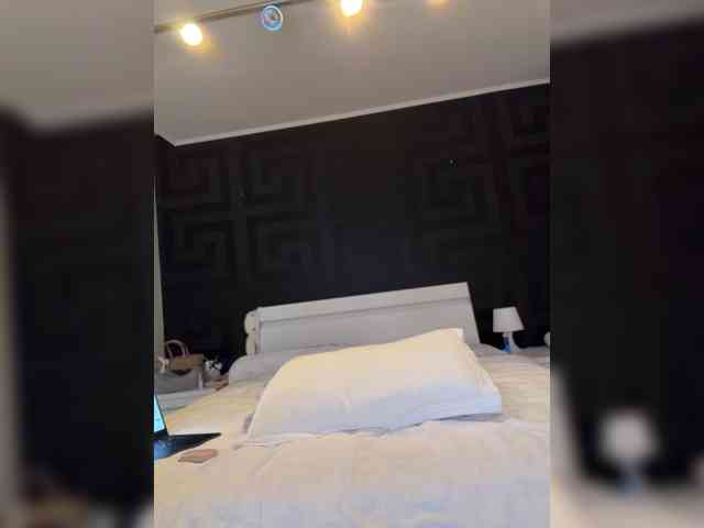 Sara-'s webcam live show