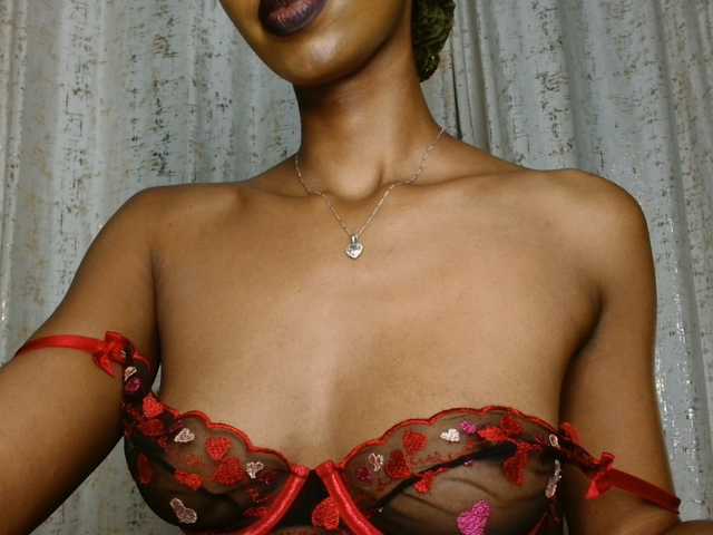 adriana-crystal23 live cam on BongaCams