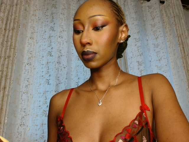 adriana-crystal23 live cam on BongaCams