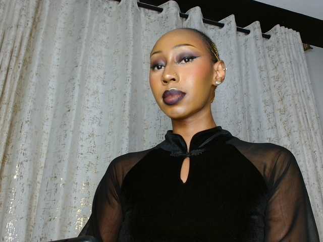 adriana-crystal23 live cam on BongaCams