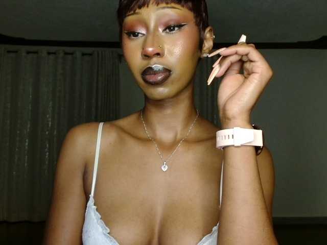 adriana-crystal23 Live Cam on BongaCams