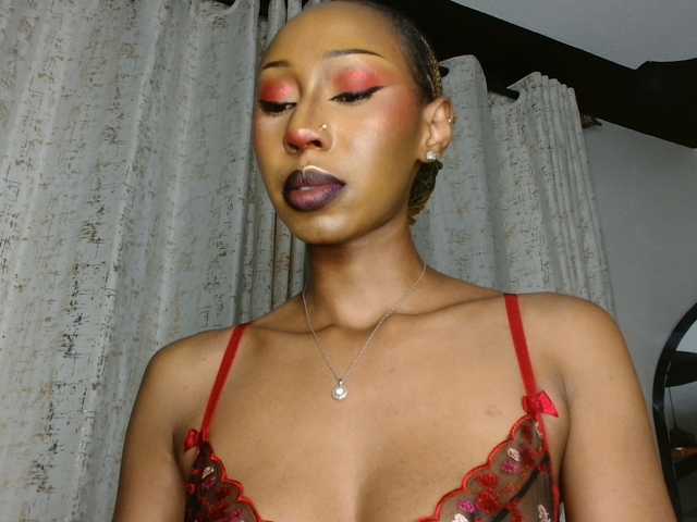 adriana_crystal live cam
