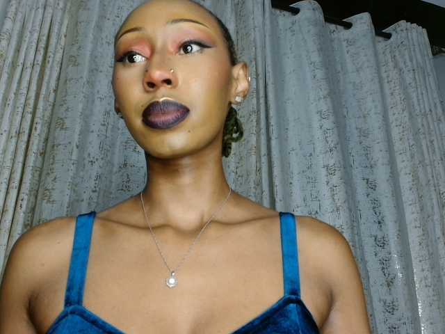 adriana-crystal23 live cam on BongaCams