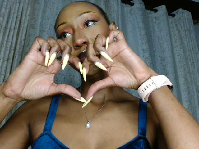 adriana-crystal23 live cam on BongaCams