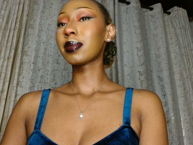 adriana-crystal23 live cam on BongaCams