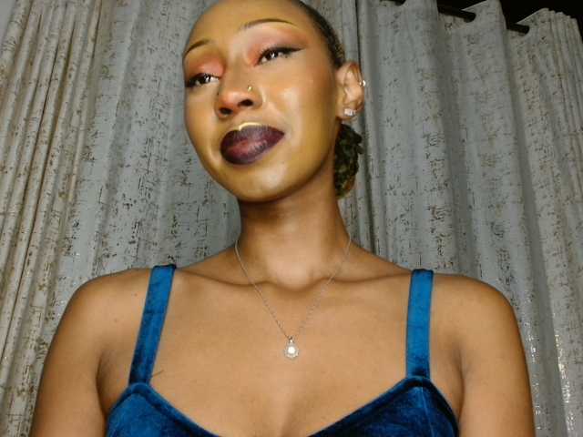 adriana-crystal23 live cam on BongaCams