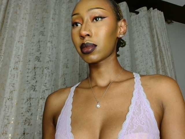 adriana-crystal23 live cam on BongaCams