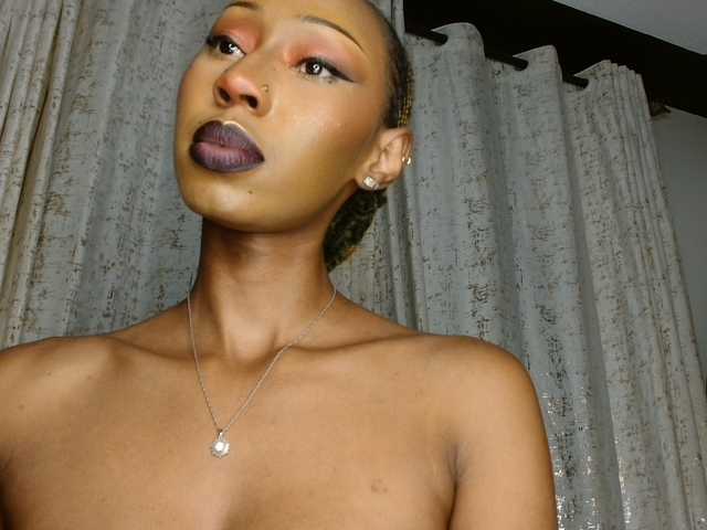 adriana-crystal23 live cam on BongaCams