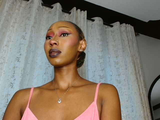 adriana-crystal23 live cam on BongaCams