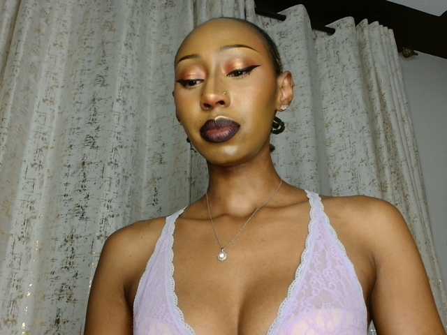 adriana-crystal23 live cam on BongaCams