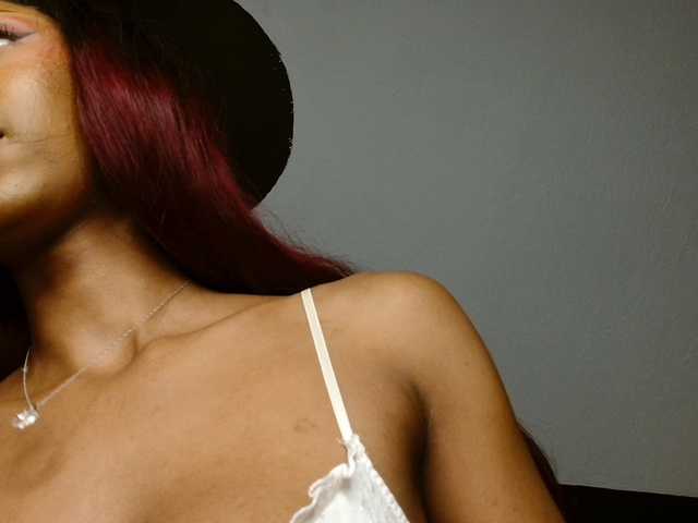 adriana-crystal23 live cam on BongaCams