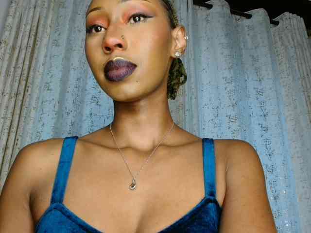 adriana_crystal webcam