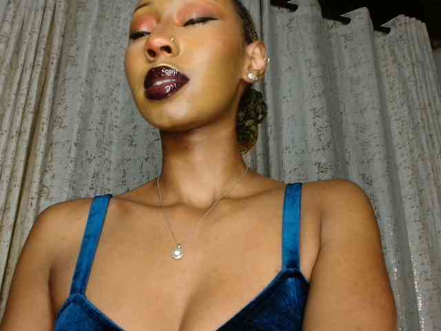 adriana_crystal webcam