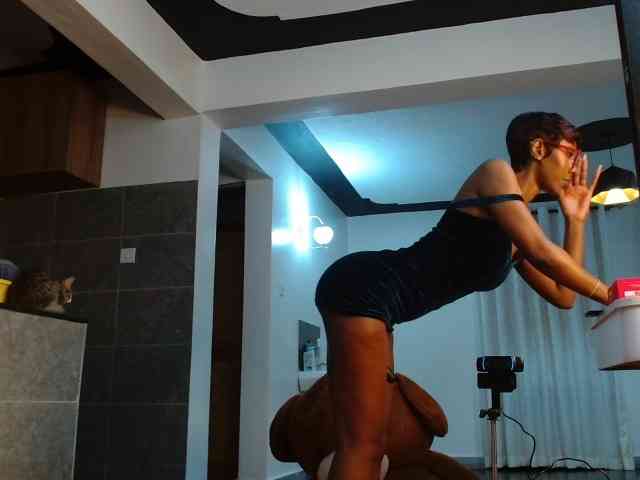 adriana_crystal webcam