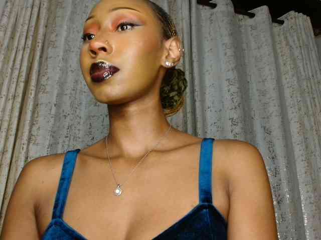 adriana_crystal webcam