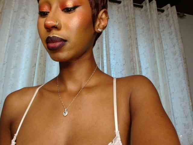 adriana_crystal webcam