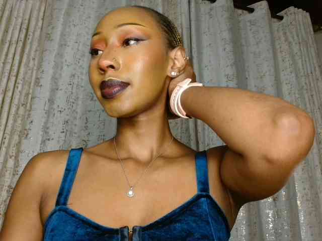 adriana_crystal webcam