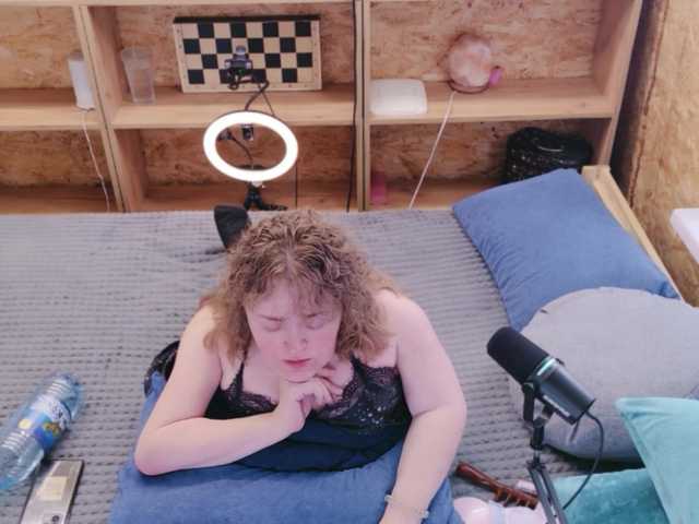 Julia-79 live cam on BongaCams