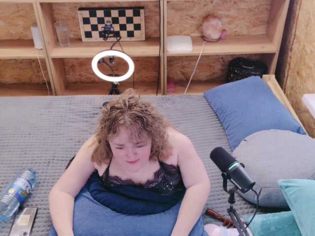Julia-79 live cam on BongaCams
