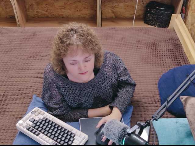 MiniNatali — live female cam