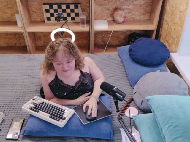 Julia-79 live cam on BongaCams