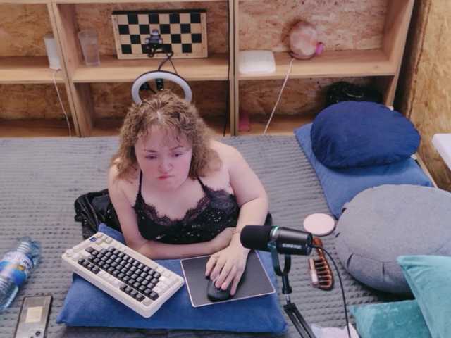 Julia-79 live cam on BongaCams