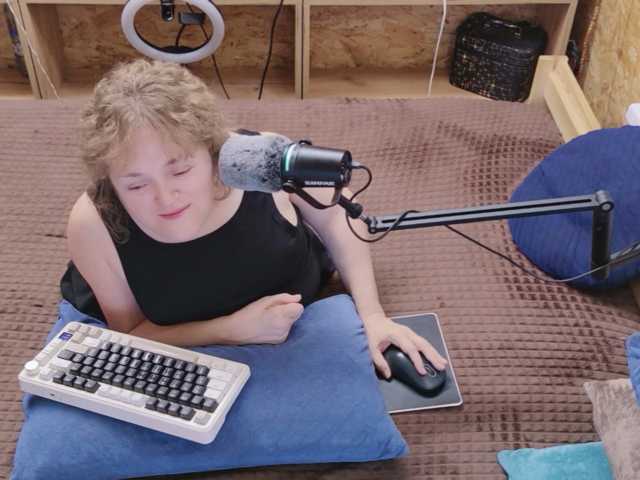 Julia-79 live cam on BongaCams