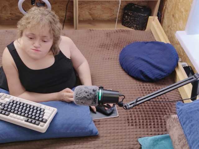 Julia-79 live cam on BongaCams