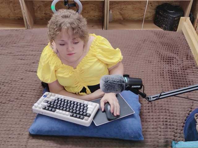 Julia-79 live cam on BongaCams