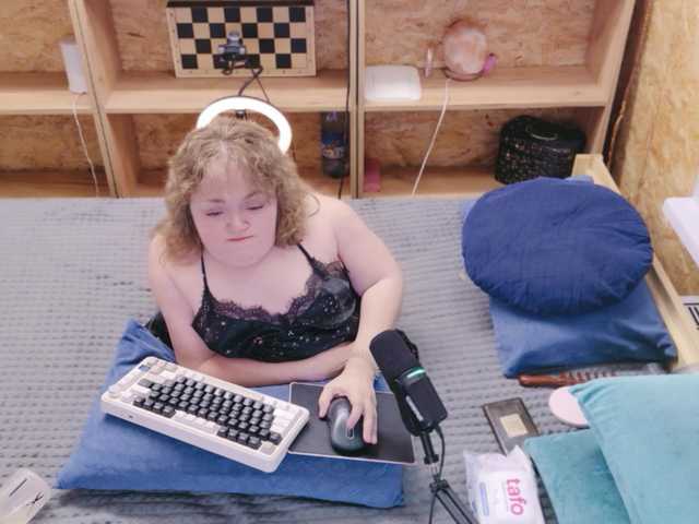 Julia-79 live cam on BongaCams