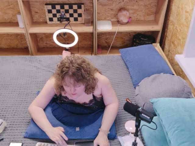 Julia-79 live cam on BongaCams
