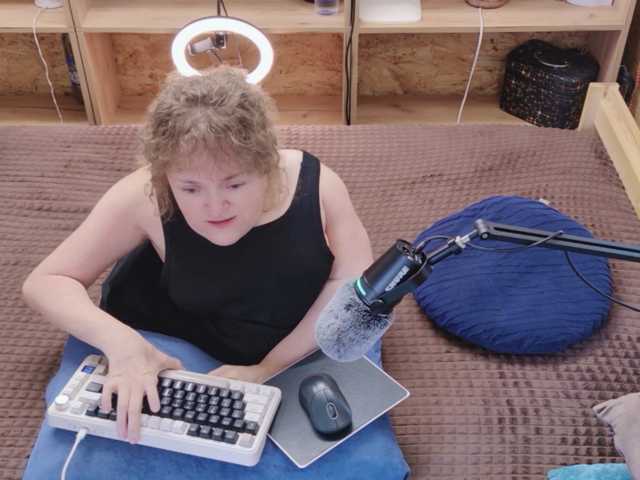 Julia-79 live cam on BongaCams