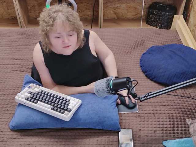 Julia-79 live cam on BongaCams