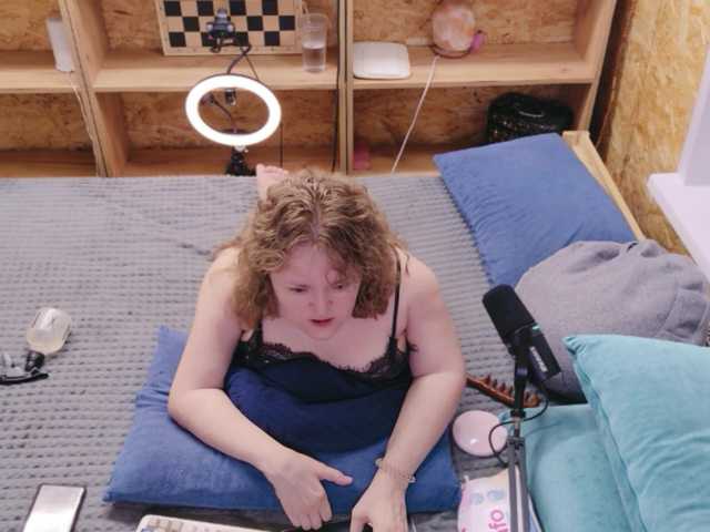 Julia-79 live cam on BongaCams