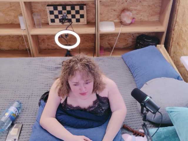 Julia-79 live cam on BongaCams