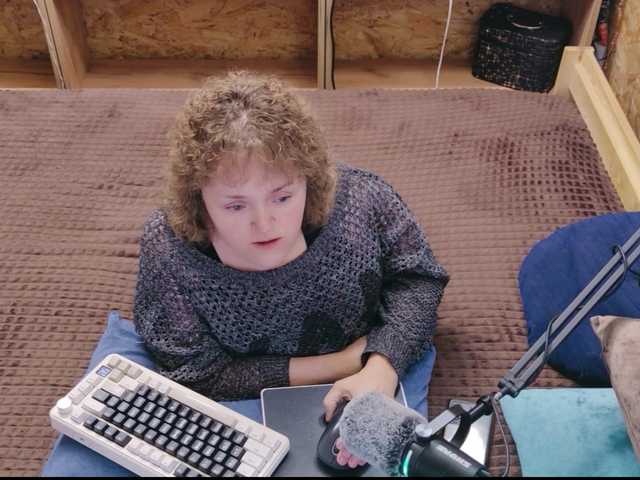 MiniNatali — live female cam