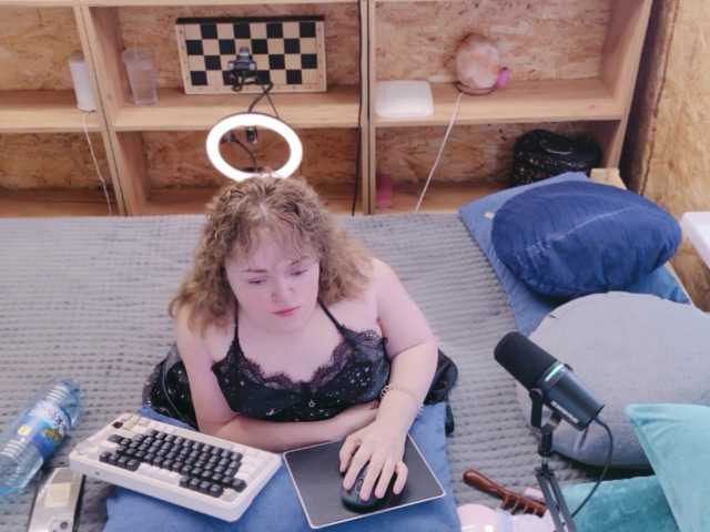 Julia-79 live cam on BongaCams