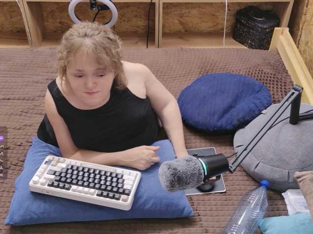 MiniNatali live cam on BongaCams