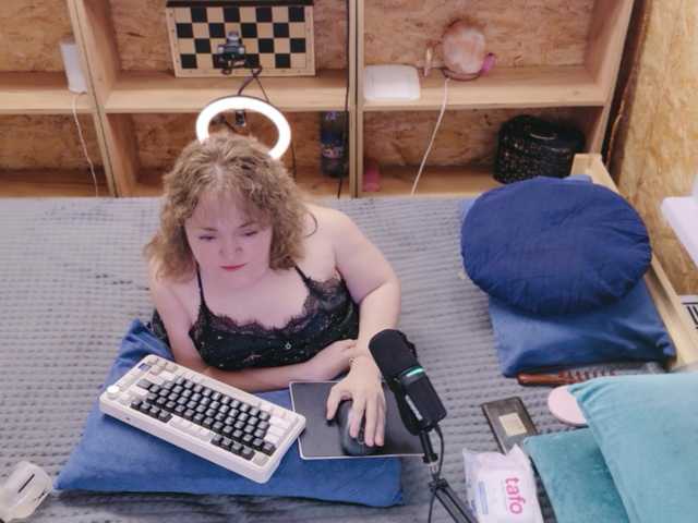 Julia-79 live cam on BongaCams