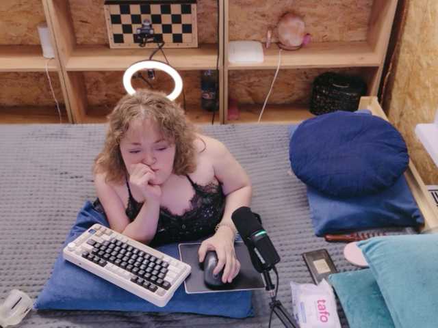 Julia-79 live cam on BongaCams