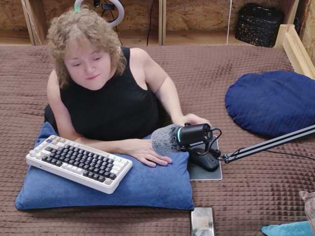 Julia-79 live cam on BongaCams