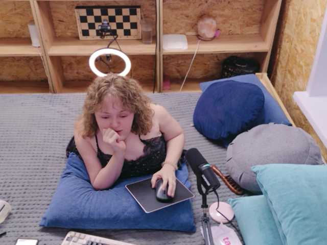 Julia-79 live cam on BongaCams