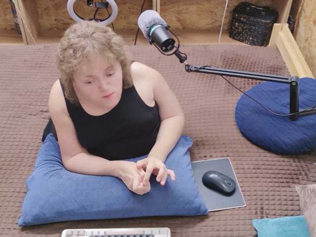 Julia-79 live cam on BongaCams