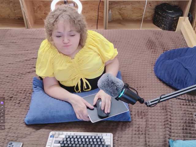 le modèle MiniNatali est en webcam porno dans un show sur le site bongacams, il possède les tags suivants: White/Caucasian,Blonde,Hairy