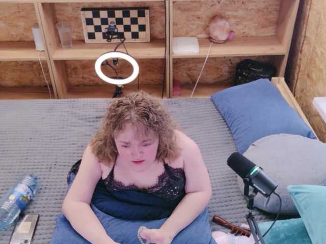 Julia-79 live cam on BongaCams